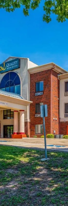 Quality Inn & Suites Lampasas，位于Lampasas的酒店