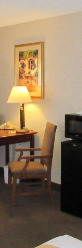 Quality Inn & Suites Downtown - University Area，位于阿尔伯克基的酒店