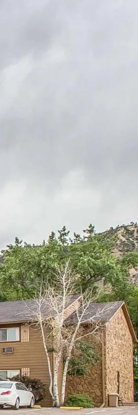 来福罗德威宾馆，位于赖夫尔的酒店