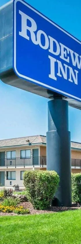 Rodeway Inn Greeley，位于Evans的酒店