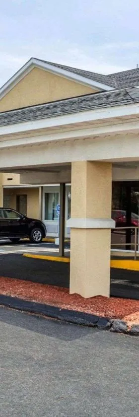 Quality Inn Waterbury East，位于沃特伯里的酒店