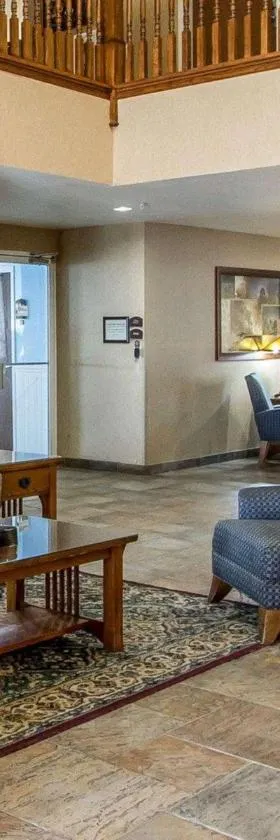 Quality Inn & Suites Fort Madison near Hwy 61，位于Fort Madison的酒店
