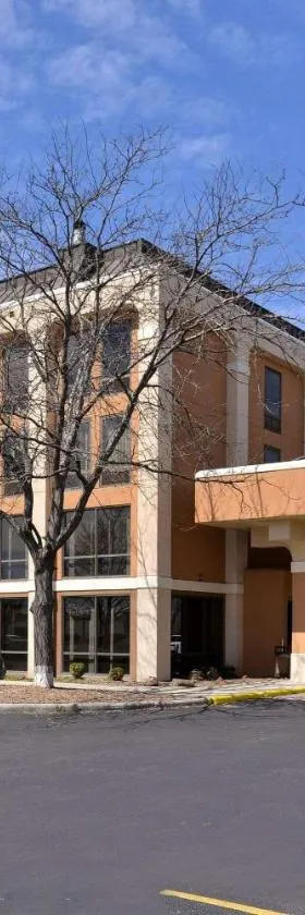 Quality Inn & Suites Matteson near I-57，位于马特森的酒店