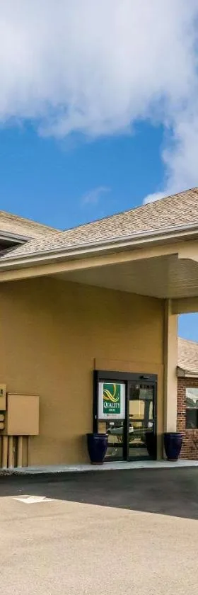 Quality Inn I-74 Batesville，位于贝茨维尔的酒店