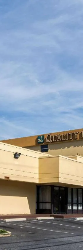 Quality Inn Near Joint Base Andrews-Washington Area，位于坎普泉的酒店