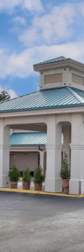 Quality Inn & Suites，位于克林顿的酒店
