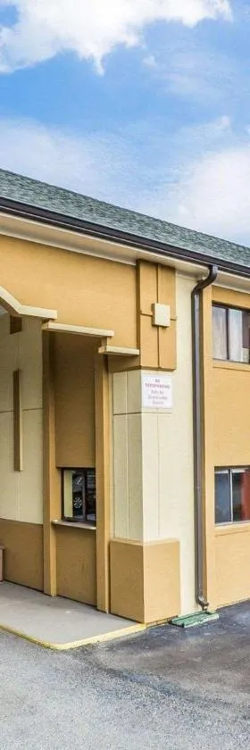 马修斯夏洛特伊克诺酒店，位于马修斯的酒店