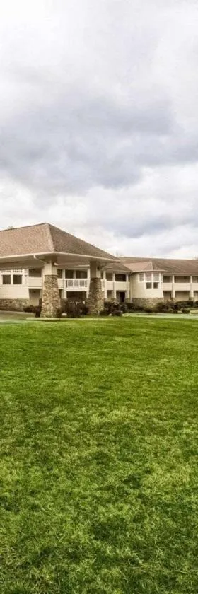 Rodeway Inn & Suites Cherokee On the River，位于切罗基的酒店