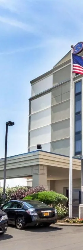 阿弗奈尔康福特套房酒店，位于阿弗内尔的酒店