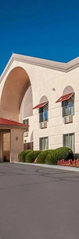 Quality Inn & Suites Farmington，位于法明顿的酒店