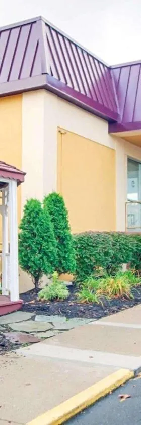Quality Inn and Suites Fairgrounds - Syracuse，位于利物浦的酒店