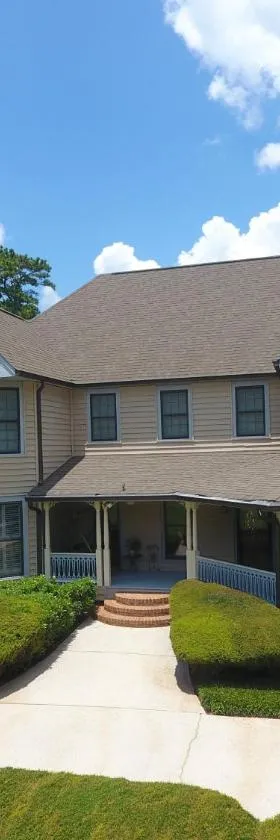 Pleasanton Courtyard Bed and Breakfast，位于费耶特维尔的酒店