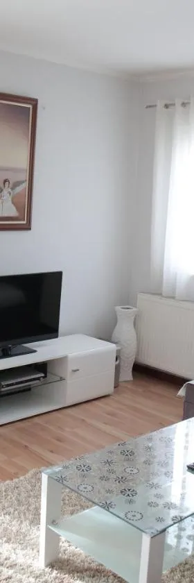 Smeštaj Zlatar Arena，位于新瓦罗什的酒店