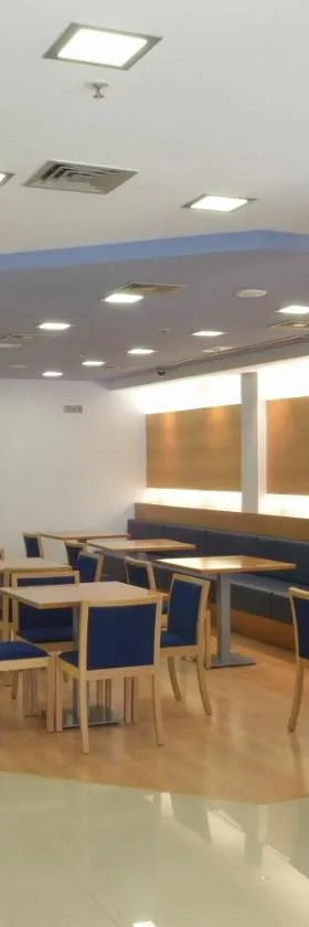 港口酒店，位于圣卡洛斯拉腊皮塔的酒店