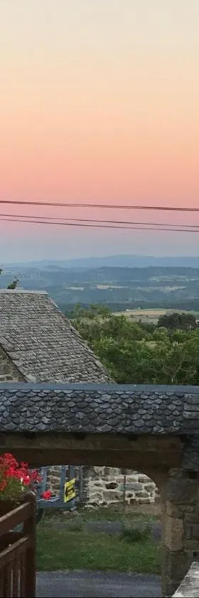 Lo Soulenquo à Fonteilles sur le GR 65，位于Golinhac的酒店