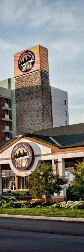 Akwesasne Mohawk Casino Resort and Players Inn Hotel -formerly Comfort Inn and Suites Hogansburg NY，位于Hogansburg的酒店