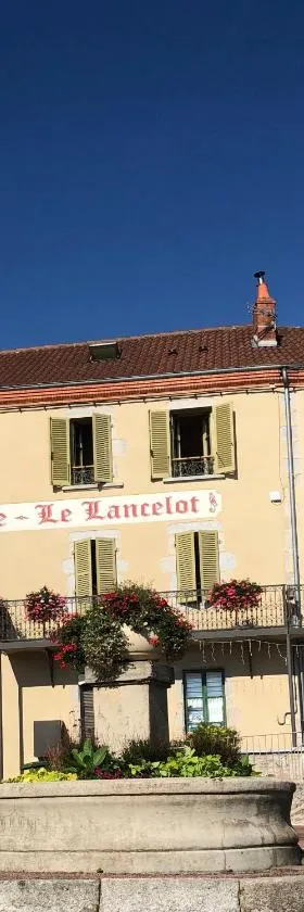 Gites Le Lancelot，位于Ambierle的酒店