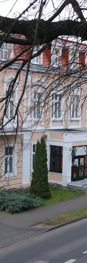 Hotel Polonia，位于霍伊尼采的酒店