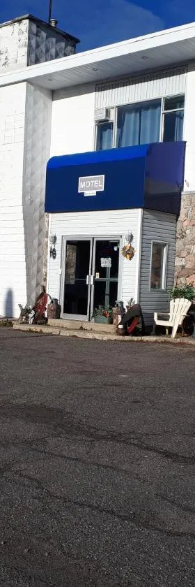 Nipigon Travelers Motel，位于Nipigon的酒店