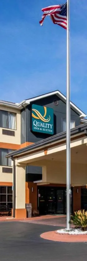 Quality Inn & Suites Montgomery East Carmichael Rd，位于蒙哥马利的酒店