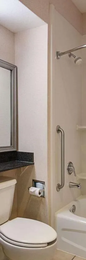 Quality Suites Springdale West I-49，位于斯普林代尔的酒店