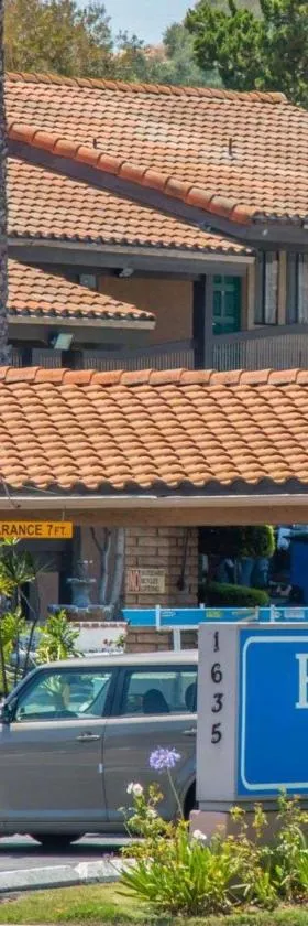Rodeway Inn Fallbrook Downtown，位于福尔布鲁克的酒店