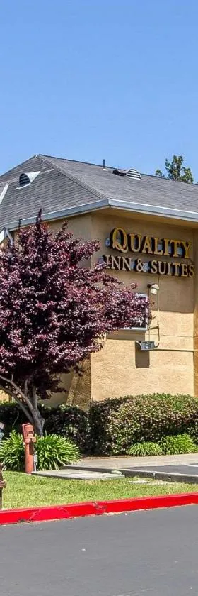 Quality Inn & Suites，位于圣罗莎的酒店