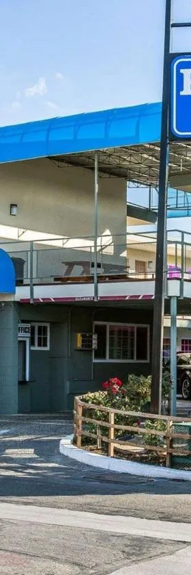 Rodeway Inn Downtown Hanford，位于汉福德的酒店
