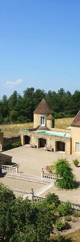 Mansion in Meaulne with Private Pool，位于Meaulne的酒店
