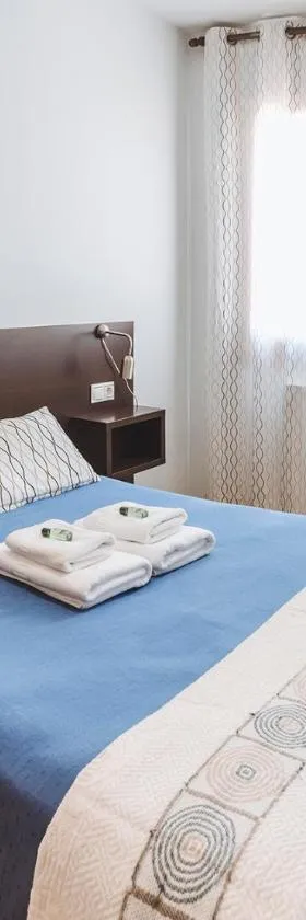 Hostal CASASNOVAS，位于锡列达的酒店
