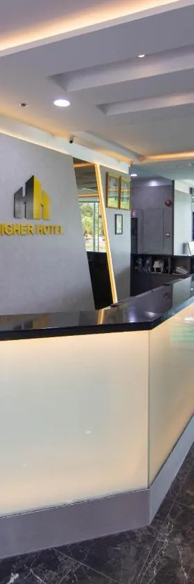 Higher Hotel，位于斯里巴加湾市的酒店