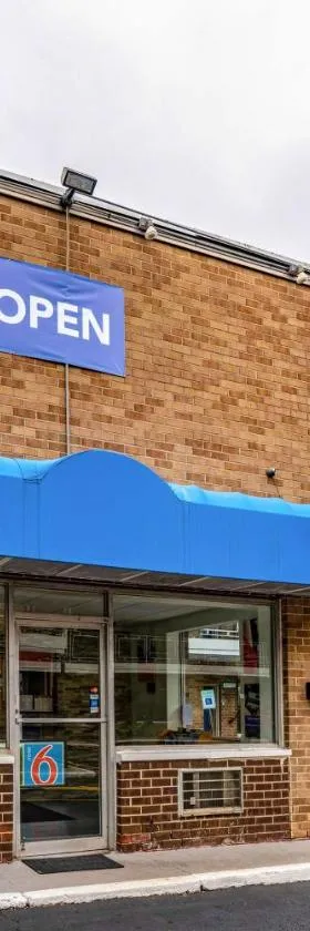 Motel 6-Elmsford, NY - White Plains，位于艾姆斯佛德的酒店