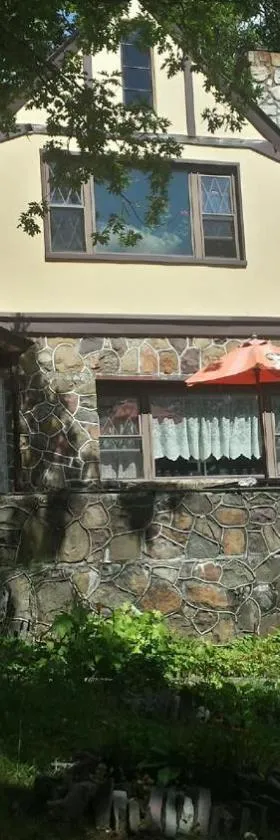 Maurrocks - A Pocono Mountains B&B，位于波科诺山的酒店