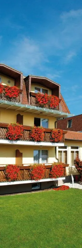 Hotel Kärnten，位于韦尔特湖畔克伦彭多夫的酒店