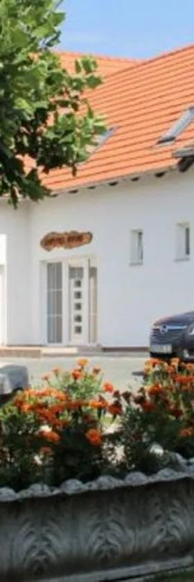 LONJSKI DVORI，位于库蒂纳的酒店