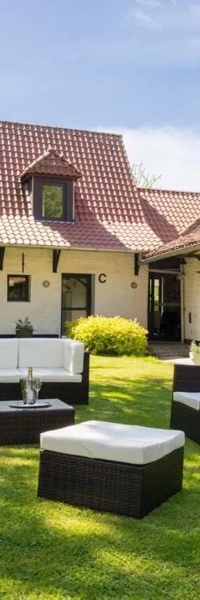 La Ferme Blanche, The Originals Relais，位于隆普雷的酒店