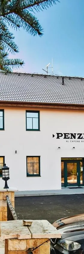 Penzion Al Capone Mníšek，位于布尔迪山下慕尼雪克的酒店