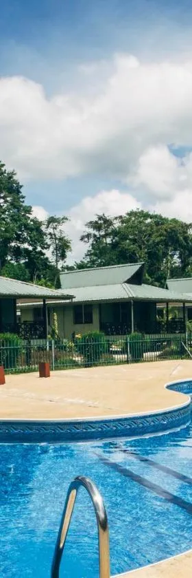 Overbridge River Resort，位于帕拉马里博的酒店