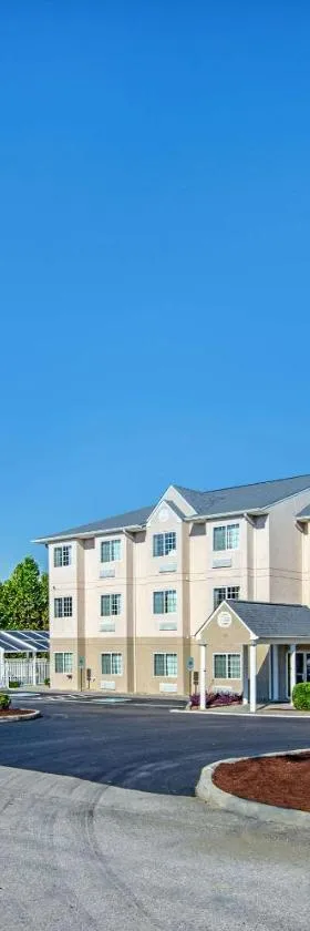 Quality Inn & Suites I-81 Exit 7，位于布里斯托尔的酒店