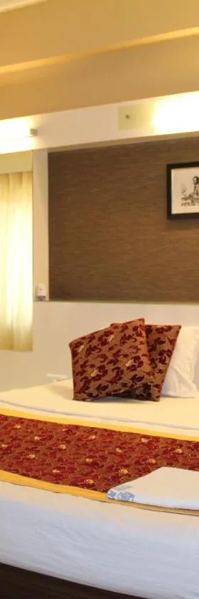 Hotel Pooja International，位于达文盖雷的酒店