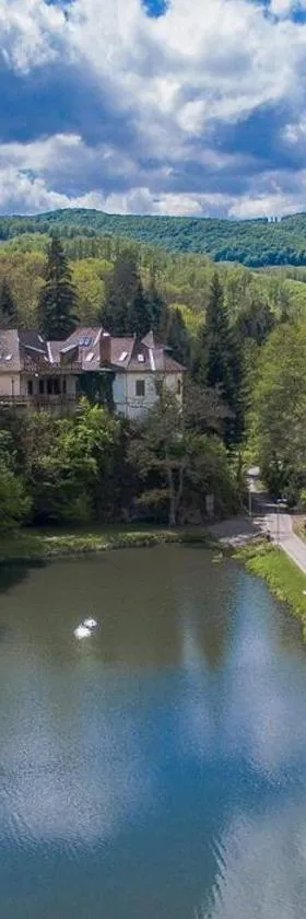 Kőkapu Vadászkastély és Hotel & Apartments，位于Nagyhuta的酒店