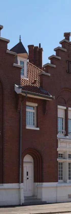 LOGIS - Belle Hôtel, Lille-Ouest，位于拜约勒的酒店