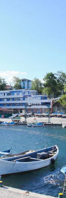 Ribarska Sreshta Family Hotel，位于茨雷沃的酒店
