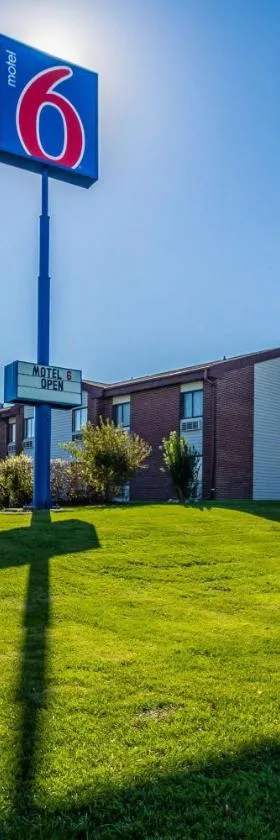 Motel 6-Saukville, WI，位于Saukville的酒店