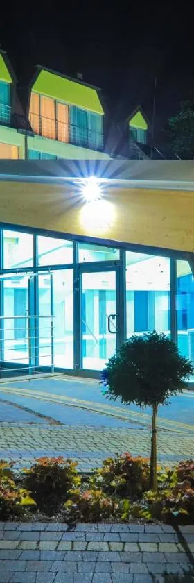 Hotel *** NAT Ustroń，位于乌斯特龙的酒店