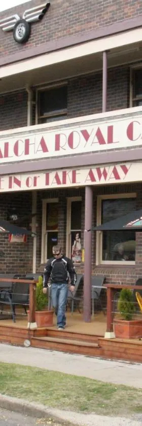 Walcha Royal Cafe & Accommodation，位于Walcha的酒店