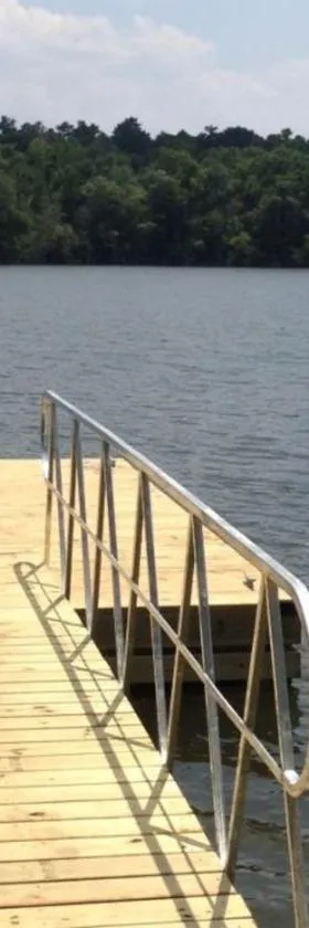 Captain's Cove，位于Lake Murray Shores的酒店