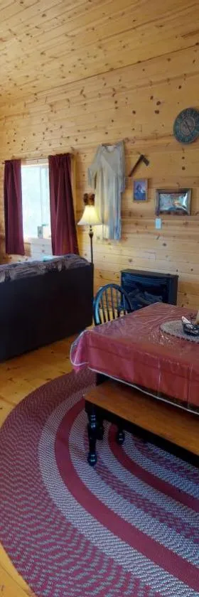 Ranch Mountain Cabin, Stunning! Campfire, Hiking，位于蒙蒂塞洛的酒店