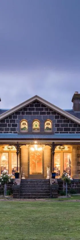 Coragulac House Cottages，位于Alvie的酒店