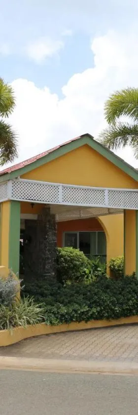 Crown Point Beach Hotel，位于克朗角的酒店